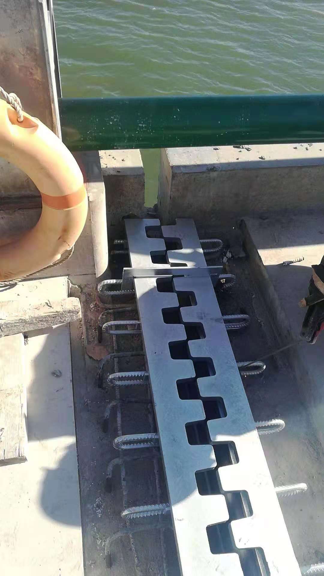 1652077998790903.jpg 767569564911818982.jpg